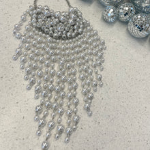 Load image into Gallery viewer, Radiant Elegance: Sassy Statement Pearl Necklace for Bold Beauties
