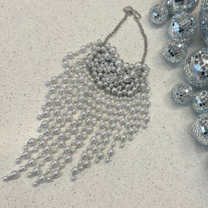 Radiant Elegance: Sassy Statement Pearl Necklace for Bold Beauties
